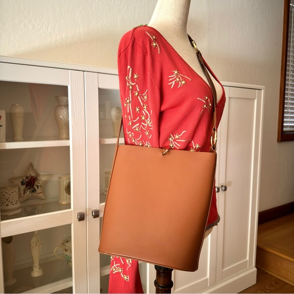 THE GOBO LEATHER BAG #03 "Anneau" Minimalist Bucket Bag - Picture 5 of 16